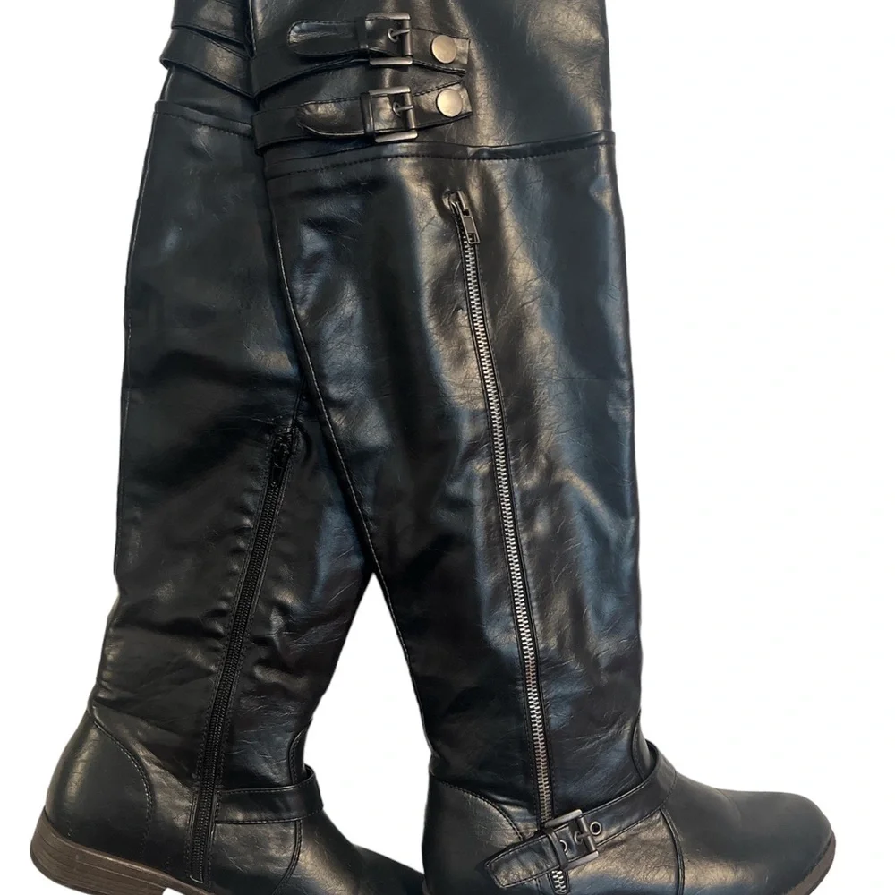 Boot - Picture 2 of 2